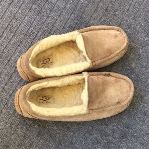 Ugg flat shoes size 6